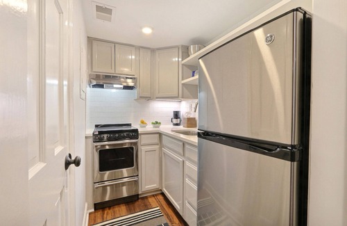 Historic Downtown Savannah Apartment | Heated Pool Access | 5*Clean | Flex Cancelation