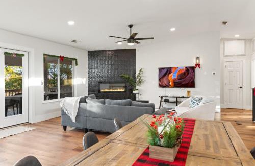 Cottonwood-Verde Village House | Heated Pool and Jacuzzi, Scenic Mountain View, Lux and Cozy,