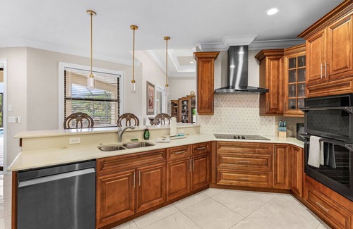 Burnt Store House | Heated Pool Outdoor Kitchen Grill+ Pet Friendly