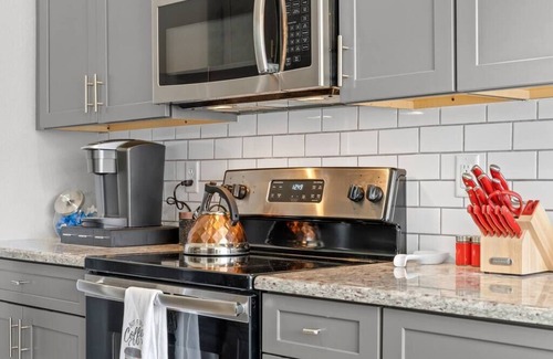 Gatewood Pointe Townhomes House | Heated Pool/Spa + Spacious + Great Location!