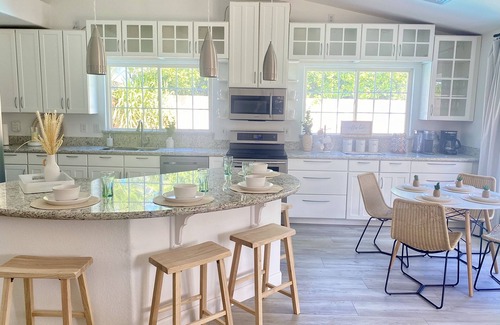 Chandler House | Heated Pool - Spacious, Cheerful Home 5br/3bath