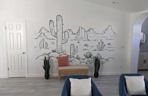 Chandler House | Heated Pool - Spacious, Cheerful Home 5br/3bath