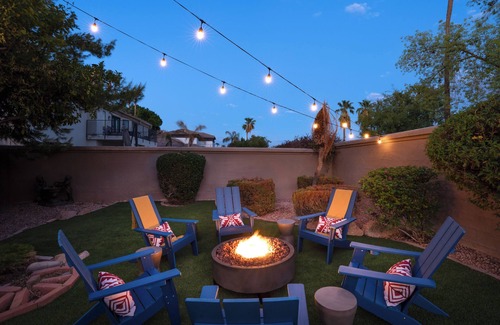 Val Vista Lakes House | Heated Pool. Spacious Home w Lake Views. Sleeps 16 with tons of entertainment!