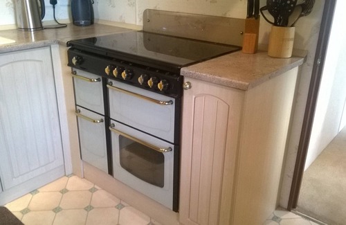 Dinas House | Heated Static Caravan with Sea Views +Private Garden