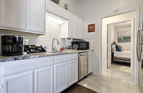 Azle House | Heated Swim Spa, Pool, Hot Tub, Sauna, Pickleball, Game & Poker Rooms, Longhorns