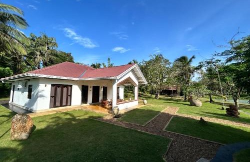 Yattapatha Villa | Heaven By The Lake