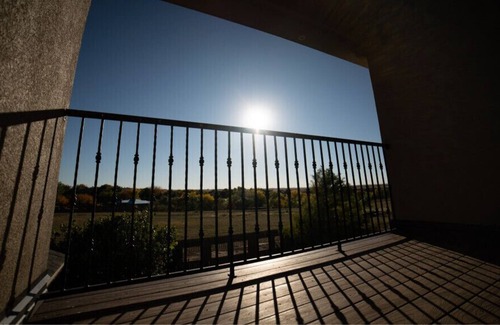 Amarillo House | Heaven on Banks