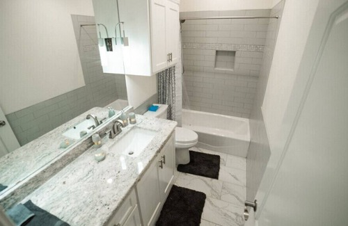Amarillo House | Heaven on Banks