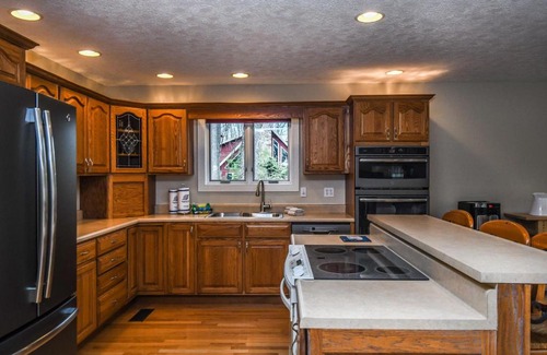 Blakeslee House | Heavenly Grove