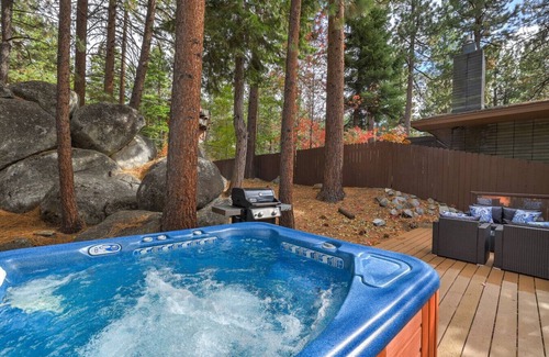 Lower Kingsbury House | Heavenly Haven | Games, Hot Tub, BBQ | Sleeps 10