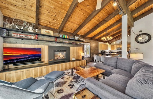 South Lake Tahoe Ski Chalet | Heavenly Horizon Chalet - hiking, biking, dining, dog friendly