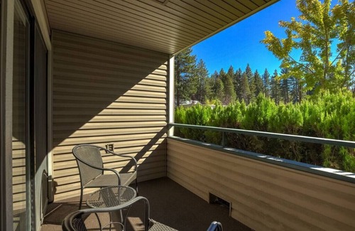 South Lake Tahoe Condo | Heavenly Lakeside Retreat Close to downtown