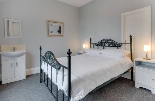Hele Apartment | Heddon - Two Bedroom Apartment, Sleeps 4