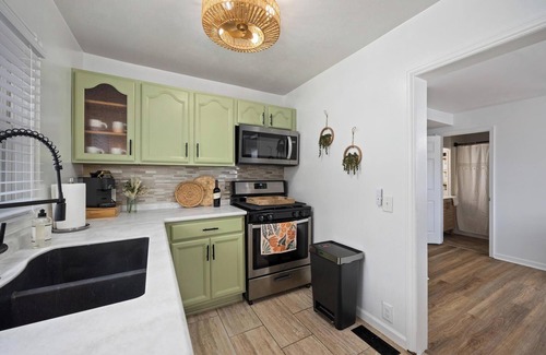 Peoria Heights House | Heights Haus nCharming 3BR, 2.5BA home in Peoria Heights.