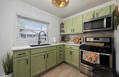 Peoria Heights House | Heights Haus nCharming 3BR, 2.5BA home in Peoria Heights.