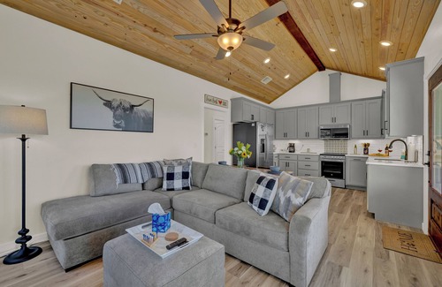Fredericksburg House | Heilung Haus Couples Retreat with Heated Cowboy Pool and Infrared Sauna!