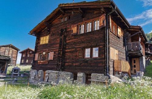 Staldenried  Gspon Apartment | Heimelige Wohnung in einem Walliser Haus