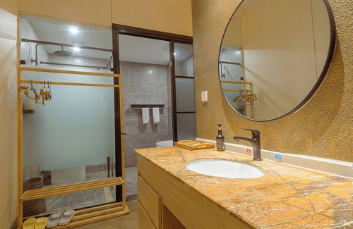 Emeishan House | Heinemann Hotel Terrace Double Room B206 – with Jacuzzi and local amenities