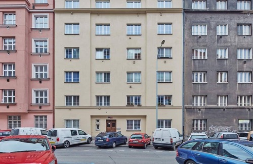 Prague 3 Apartment | Helen Homestay Živkov