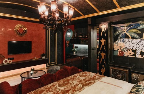 Gomti Nagar Bed & Breakfast | Helios Maximus by Archipixels Homes