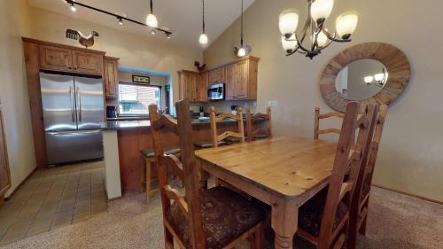 Mammoth Lakes Apartment | Helios North #6 condo
