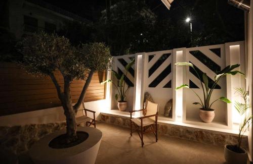 Petroupoli Apartment | Hellenic Suites Afrodite Jacuzzi & Fireplace