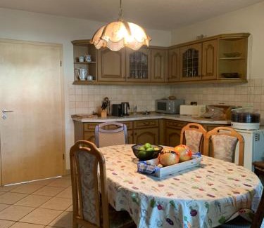 Schenkendobern House | Helles Dachzimmer
