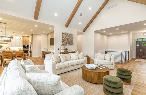 The Galena Territory House | HELLO Autumn! Luxury Home on The General - Golf Simulator, Hot Tub, VIEWS!