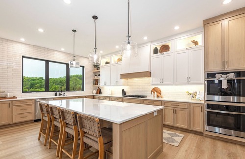 The Galena Territory House | HELLO Autumn! Luxury Home on The General - Golf Simulator, Hot Tub, VIEWS!