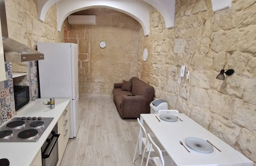 Qormi House | Hello Travellers ! Welcome to our spacious and stylish townhouse in Qormi!