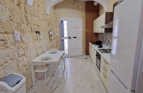 Qormi House | Hello Travellers ! Welcome to our spacious and stylish townhouse in Qormi!