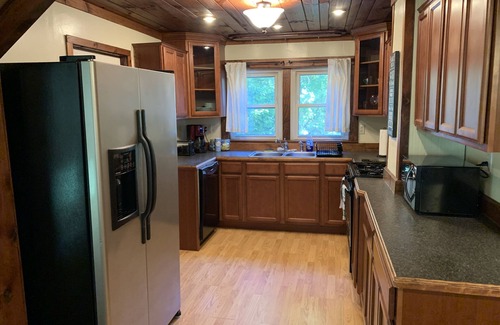 Hendersonville Cabin | HENDO HIDEAWAY