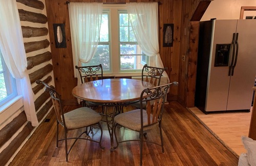 Hendersonville Cabin | HENDO HIDEAWAY