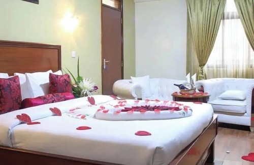 Ngara West Hotel | Hennessis Hotel