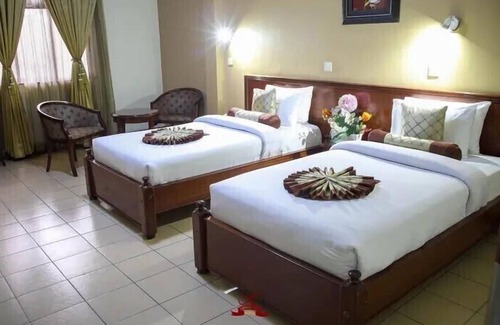 Ngara West Hotel | Hennessis Hotel