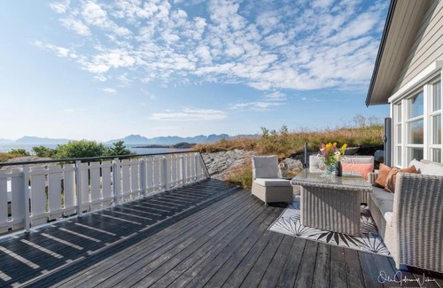 Henningsvaer House | Henningsvær, Lofoten with fantastic view