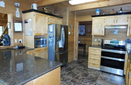 Island Park Cabin | Henry's Lakefront Cabin - 20 miles from YNP - Sleeps 10 with 3 baths