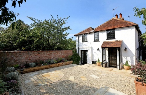 Henley-on-Thames Cottage | Henry VIII Cottage