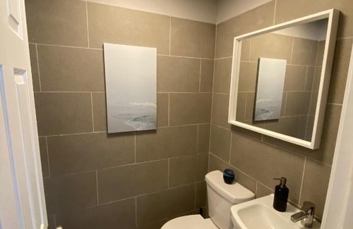 Olathe House | Here It Is! Cool Cape Cod-3 BR-2.5 Bath-12 Guests