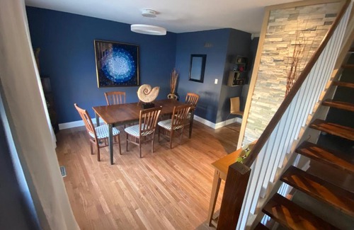 Olathe House | Here It Is! Cool Cape Cod-3 BR-2.5 Bath-12 Guests