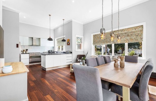Nedlands House | Heritage Hideaway in Nedlands's