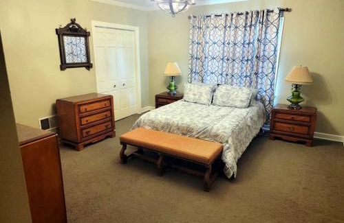 Holly Springs Bed & Breakfast | Heritage Inn BNB