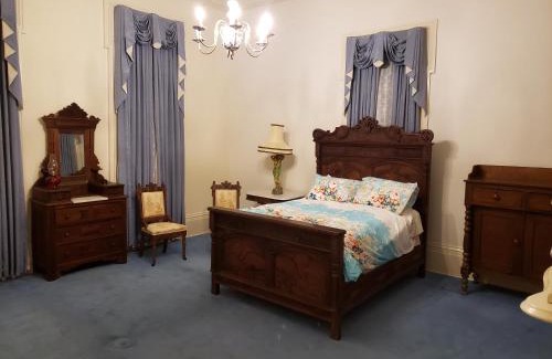 Holly Springs Bed & Breakfast | Heritage Inn BNB