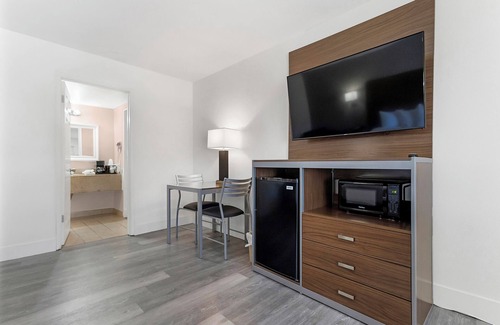 Folsom Road Hotel | Heritage Inn Express Roseville