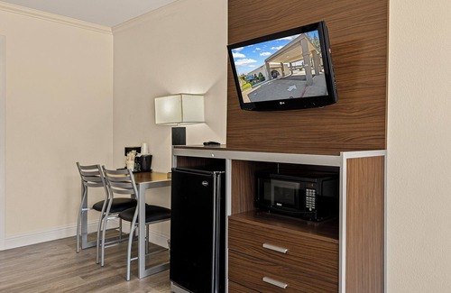 Folsom Road Hotel | Heritage Inn Express Roseville