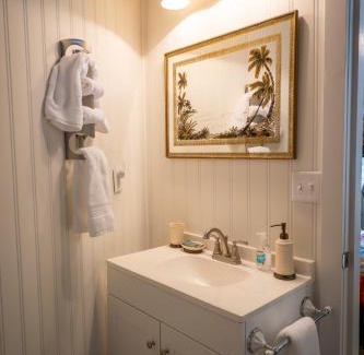 Mount Sterling Bed & Breakfast | Hermann Grain Bins Chicken Run grain bin sleeps 8