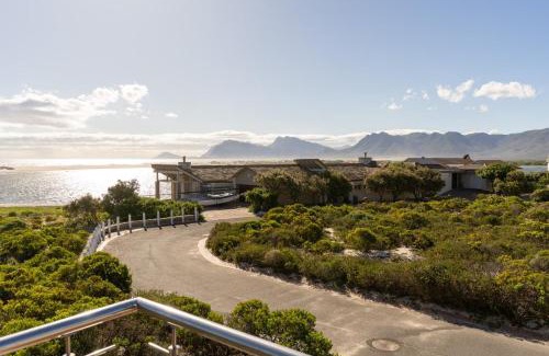 Fisherhaven House | Hermanus Beach House at CShine