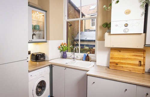 North Queensferry House | Heron House: The Forth Rail Bridge Cottage
