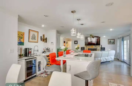 Harrisburg House | Hershey Park Lodge with Jacuzzi and Event Room