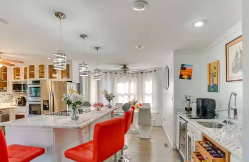 Harrisburg House | Hershey Park Lodge with Jacuzzi and Event Room